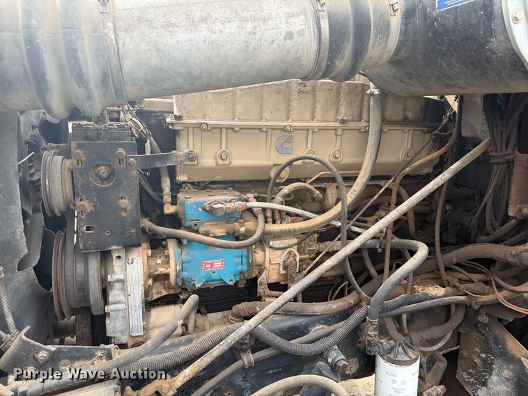 image for item EI7681 1987 International F9370 semi truck