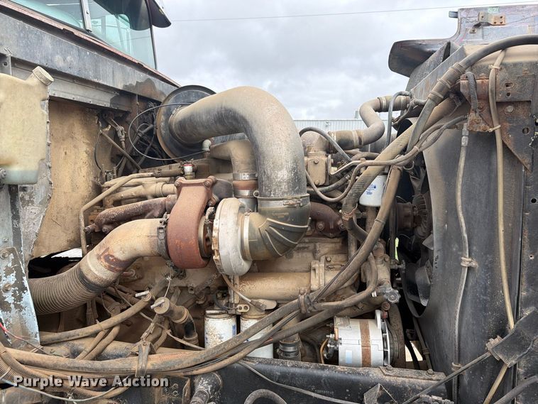 image for item EI7681 1987 International F9370 semi truck