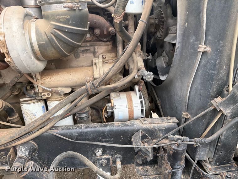 image for item EI7681 1987 International F9370 semi truck