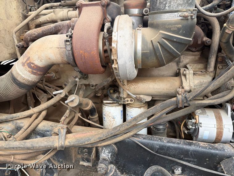 image for item EI7681 1987 International F9370 semi truck
