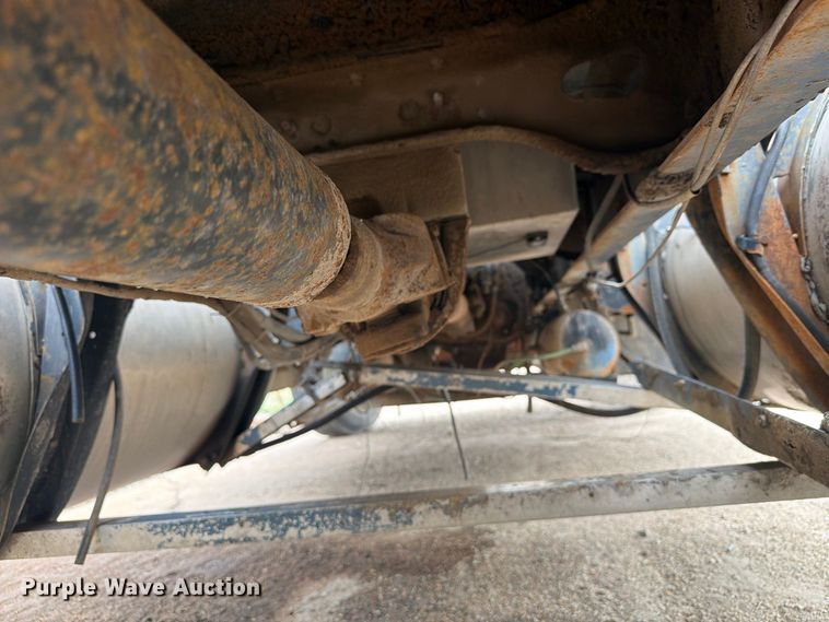 image for item EI7681 1987 International F9370 semi truck