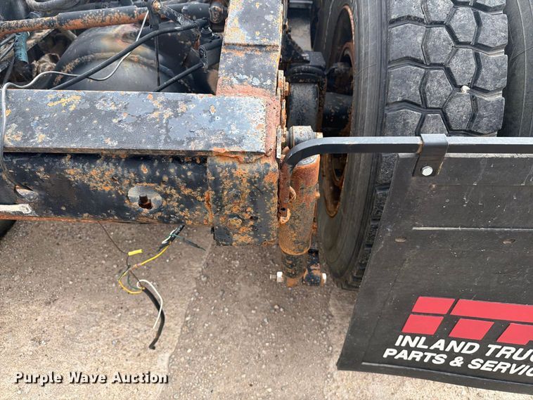 image for item EI7681 1987 International F9370 semi truck