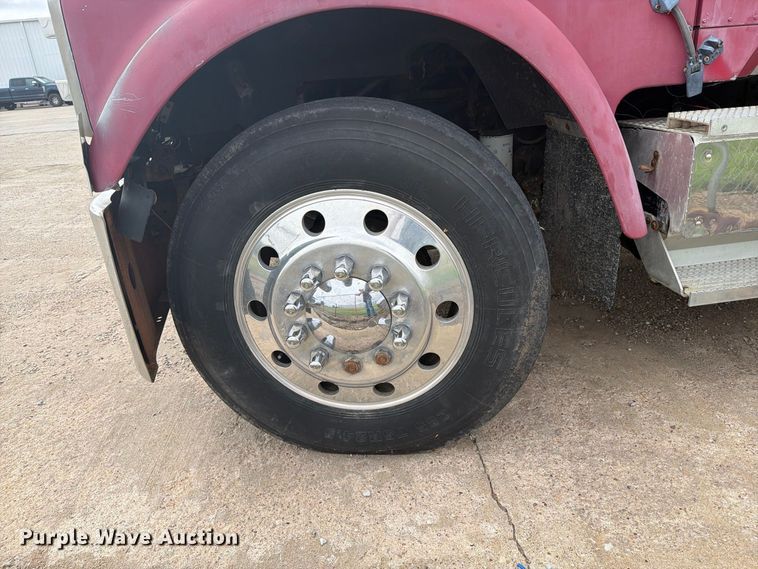 image for item EI7681 1987 International F9370 semi truck
