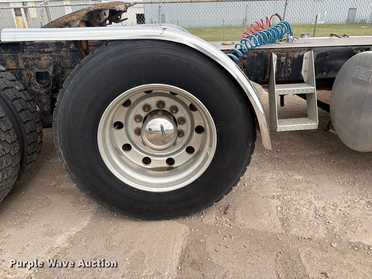 image for item EI7681 1987 International F9370 semi truck