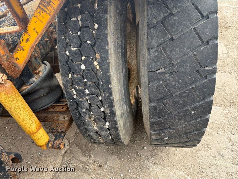 image for item EI7681 1987 International F9370 semi truck