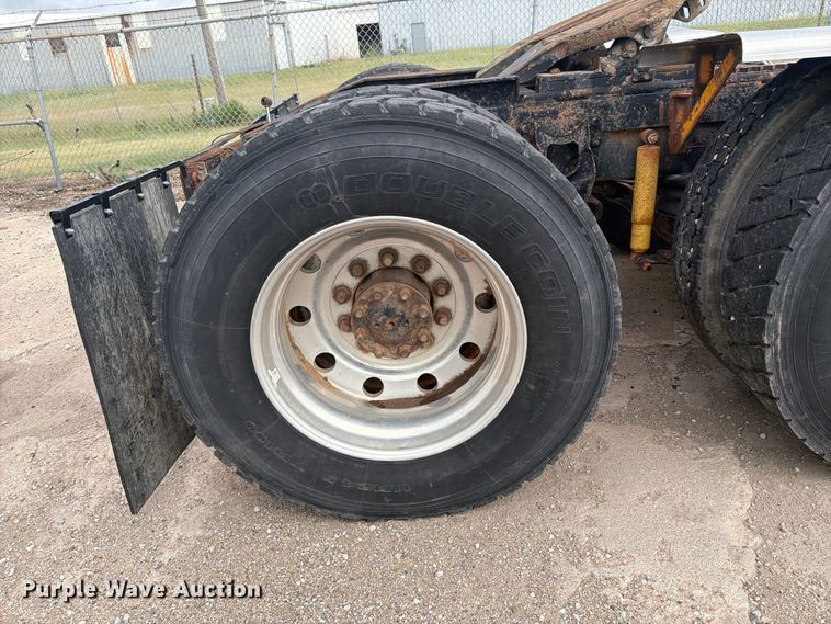 image for item EI7681 1987 International F9370 semi truck