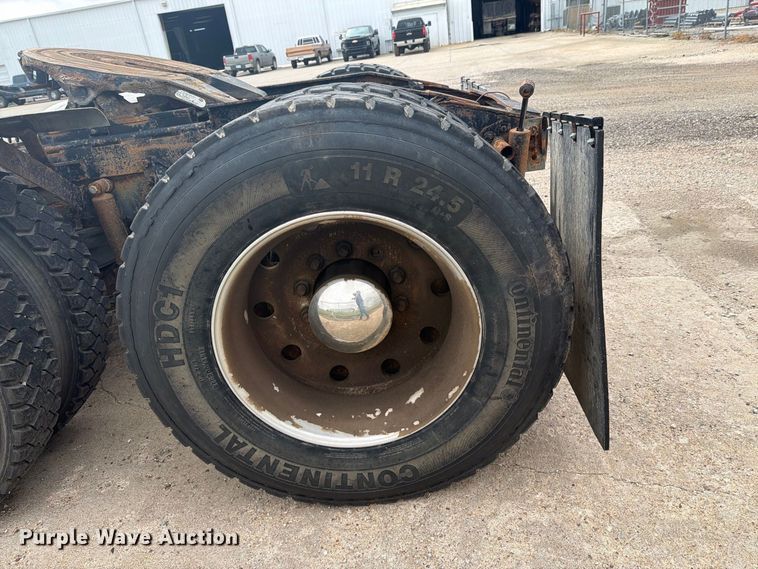 image for item EI7681 1987 International F9370 semi truck