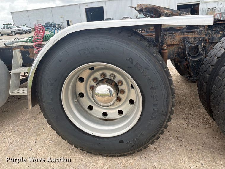 image for item EI7681 1987 International F9370 semi truck