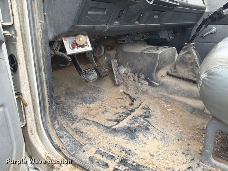 image for item EI7741 1997 Chevrolet C7500 bucket truck