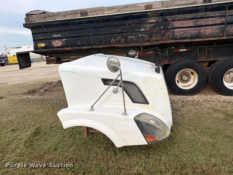 image for item EI7742 Volvo semi truck hood
