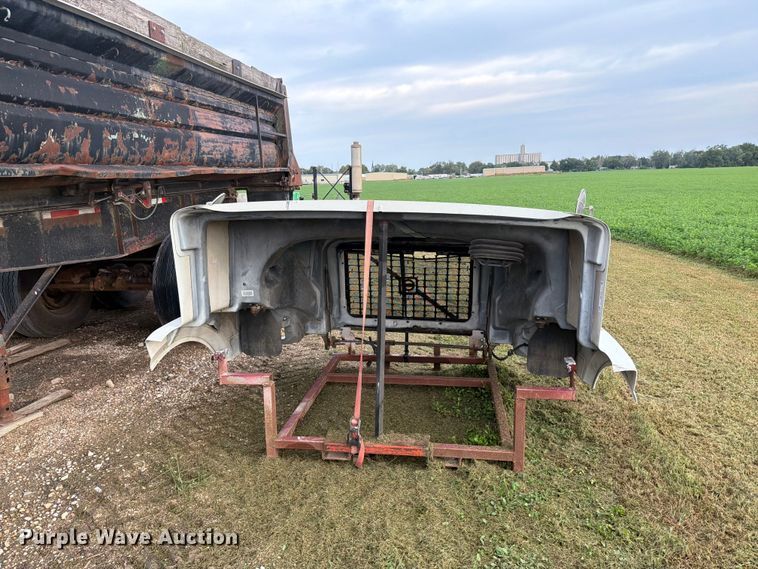 image for item EI7742 Volvo semi truck hood