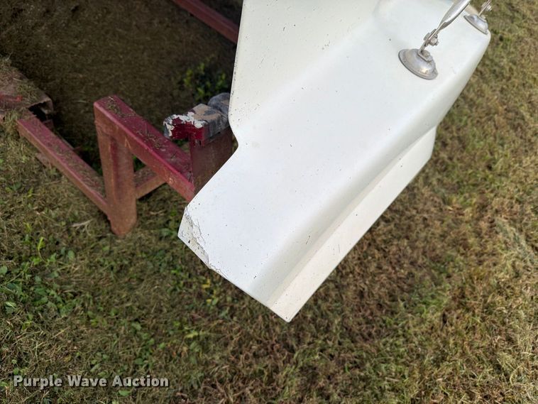 image for item EI7742 Volvo semi truck hood