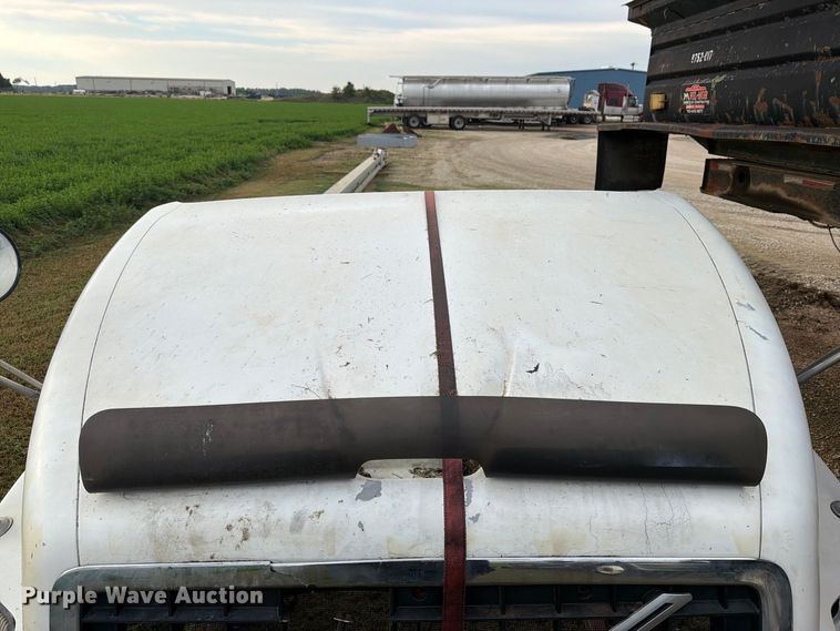 image for item EI7742 Volvo semi truck hood