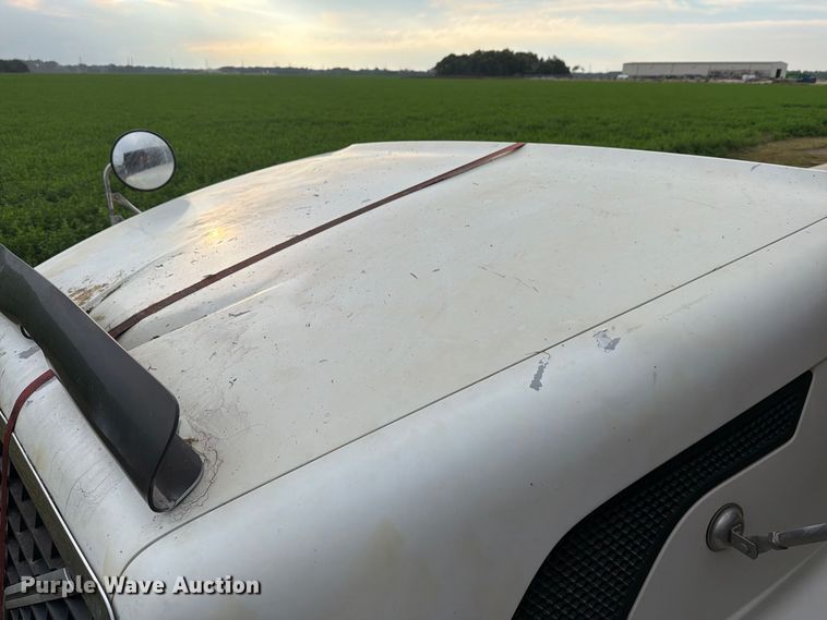image for item EI7742 Volvo semi truck hood