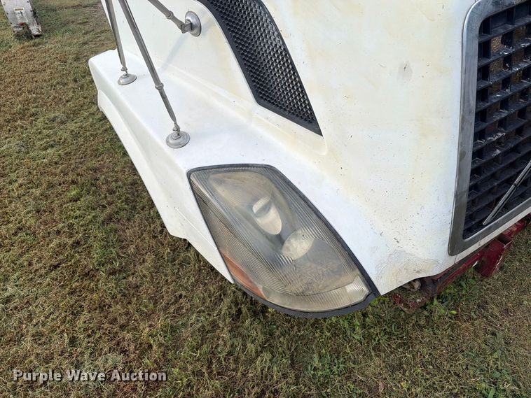image for item EI7742 Volvo semi truck hood