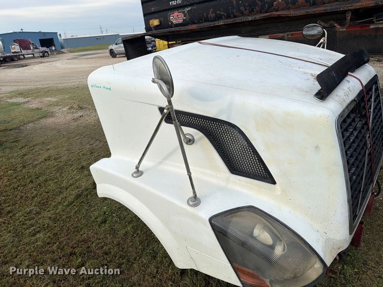 image for item EI7742 Volvo semi truck hood
