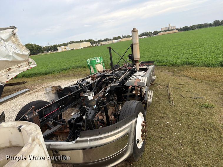 image for item EI7743 2001 Sterling ST9500 truck chassis