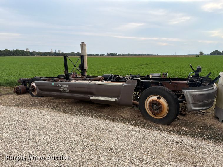 image for item EI7743 2001 Sterling ST9500 truck chassis