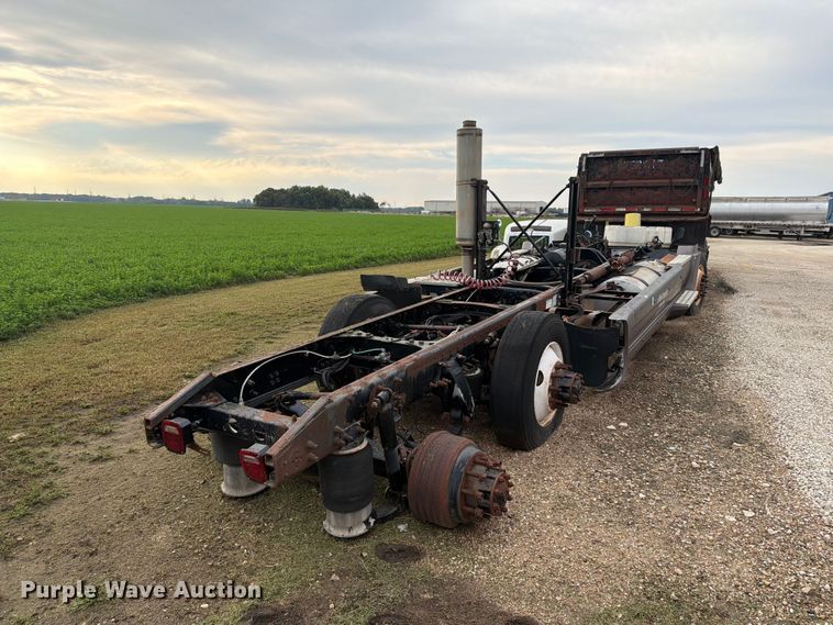 image for item EI7743 2001 Sterling ST9500 truck chassis