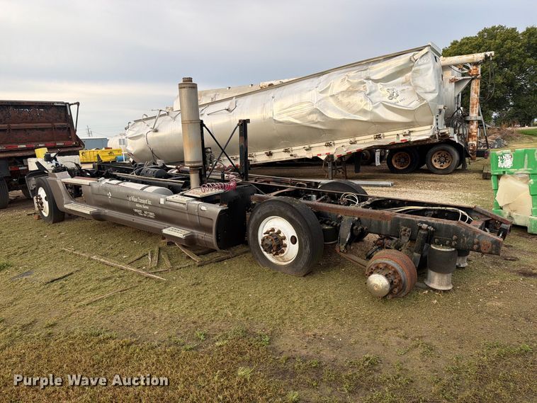 image for item EI7743 2001 Sterling ST9500 truck chassis