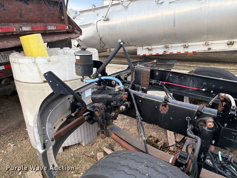 image for item EI7743 2001 Sterling ST9500 truck chassis