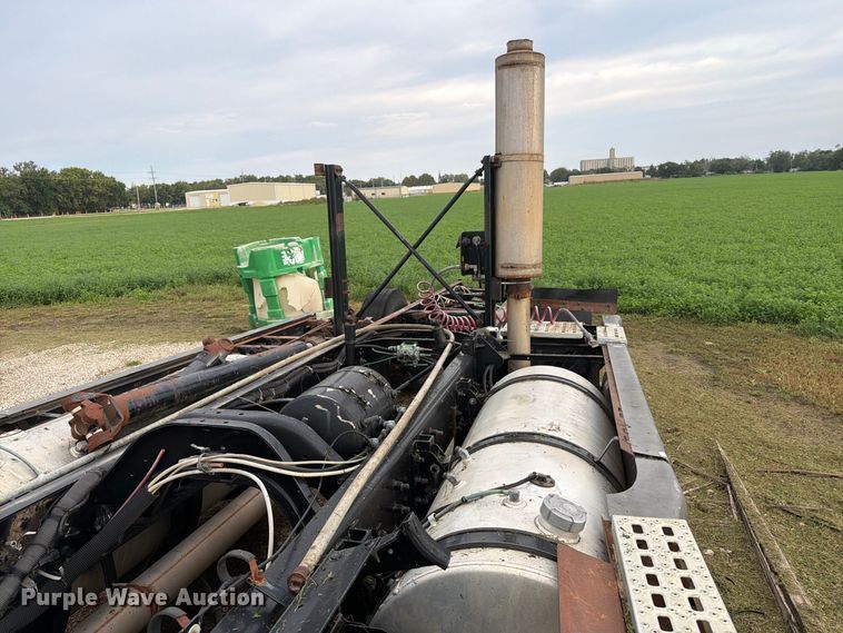 image for item EI7743 2001 Sterling ST9500 truck chassis