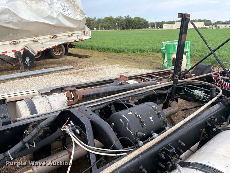 image for item EI7743 2001 Sterling ST9500 truck chassis