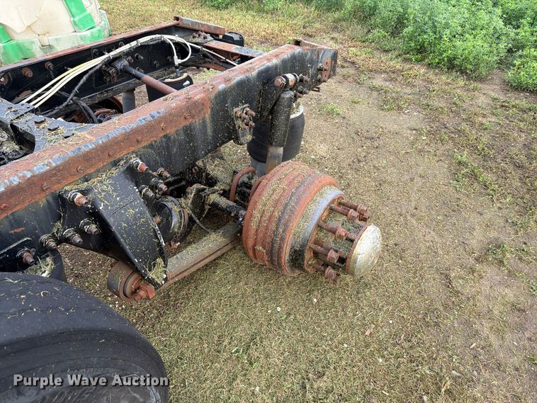 image for item EI7743 2001 Sterling ST9500 truck chassis