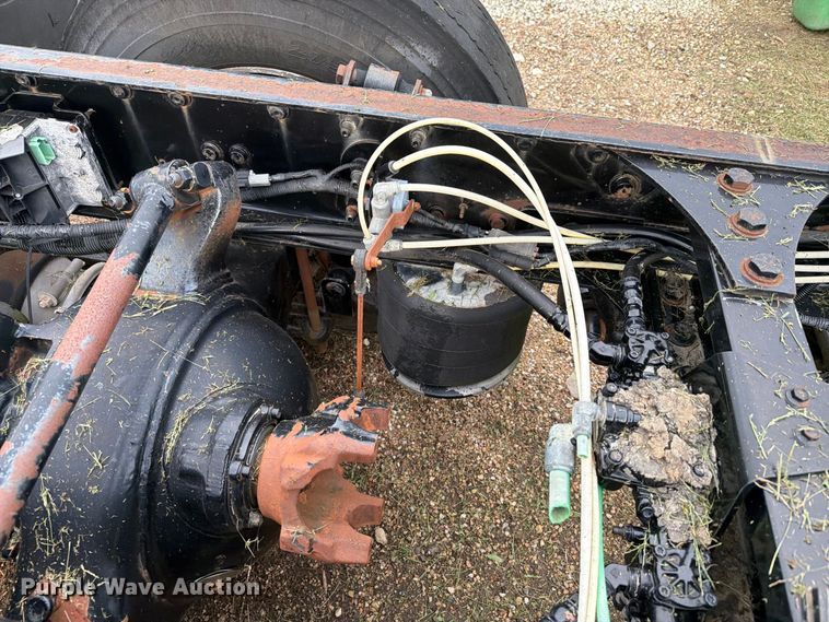 image for item EI7743 2001 Sterling ST9500 truck chassis