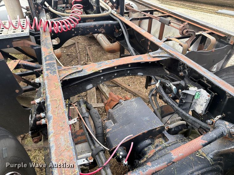 image for item EI7743 2001 Sterling ST9500 truck chassis