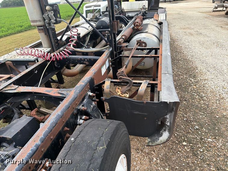 image for item EI7743 2001 Sterling ST9500 truck chassis