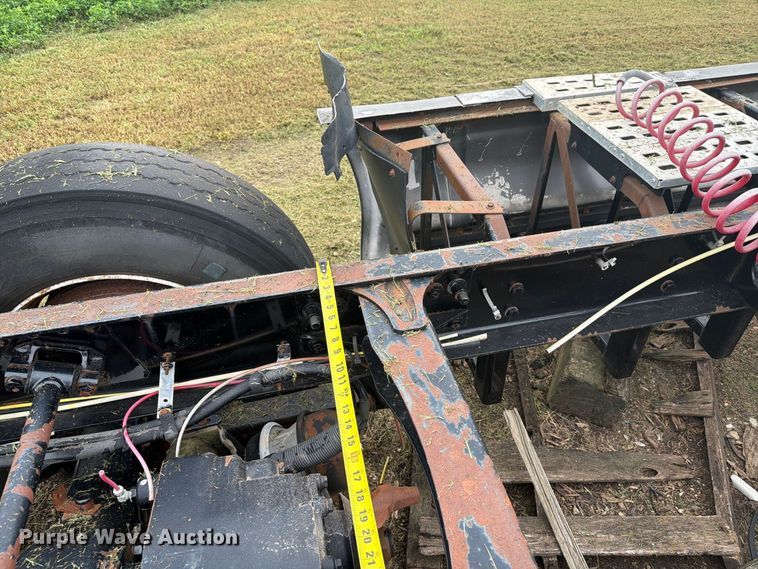image for item EI7743 2001 Sterling ST9500 truck chassis