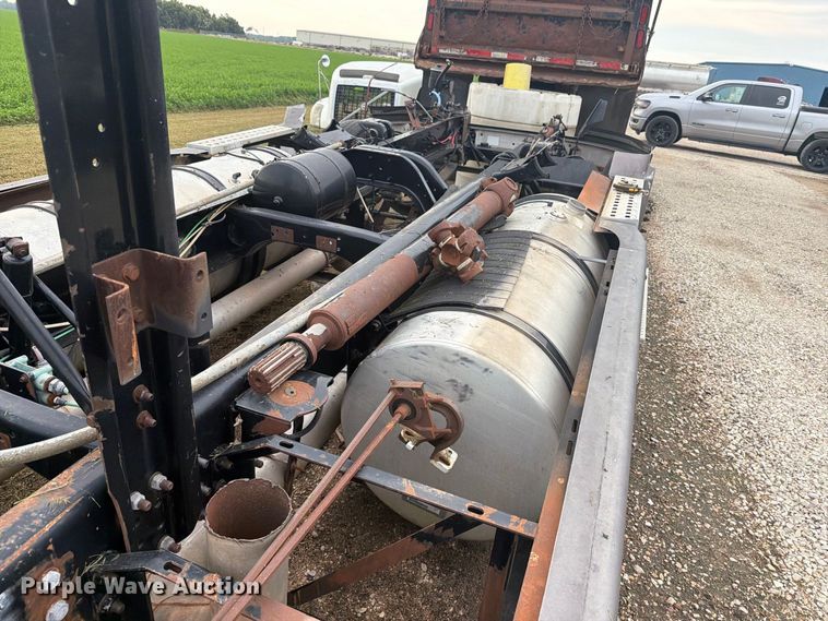 image for item EI7743 2001 Sterling ST9500 truck chassis