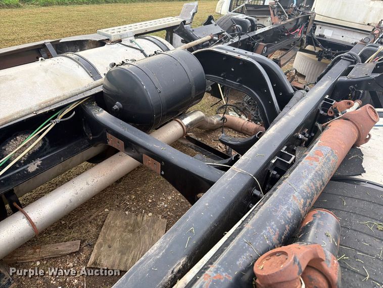 image for item EI7743 2001 Sterling ST9500 truck chassis