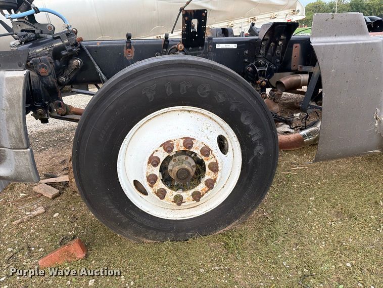 image for item EI7743 2001 Sterling ST9500 truck chassis