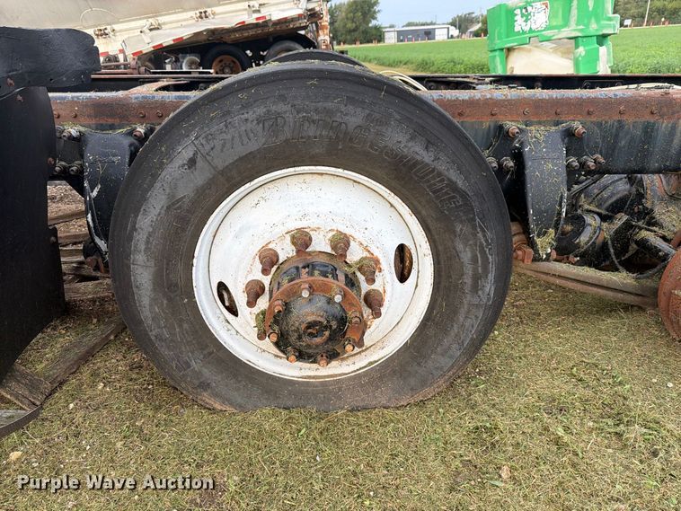 image for item EI7743 2001 Sterling ST9500 truck chassis