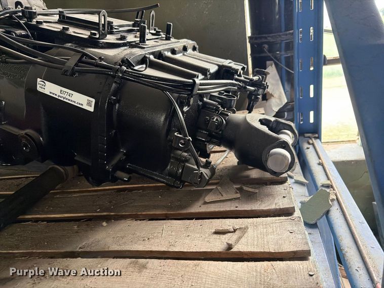 image for item EI7747 Eaton Fuller Roadranger 13 speed transmission