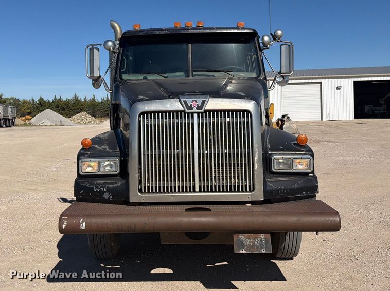 image for item EI7770 2007 Western Star 4900SA semi truck