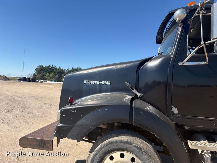 image for item EI7770 2007 Western Star 4900SA semi truck