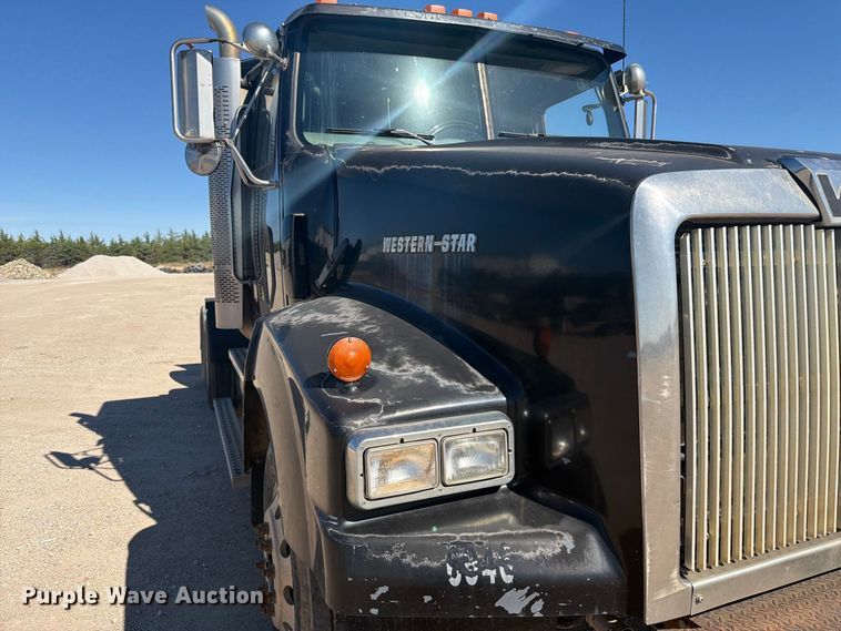 image for item EI7770 2007 Western Star 4900SA semi truck