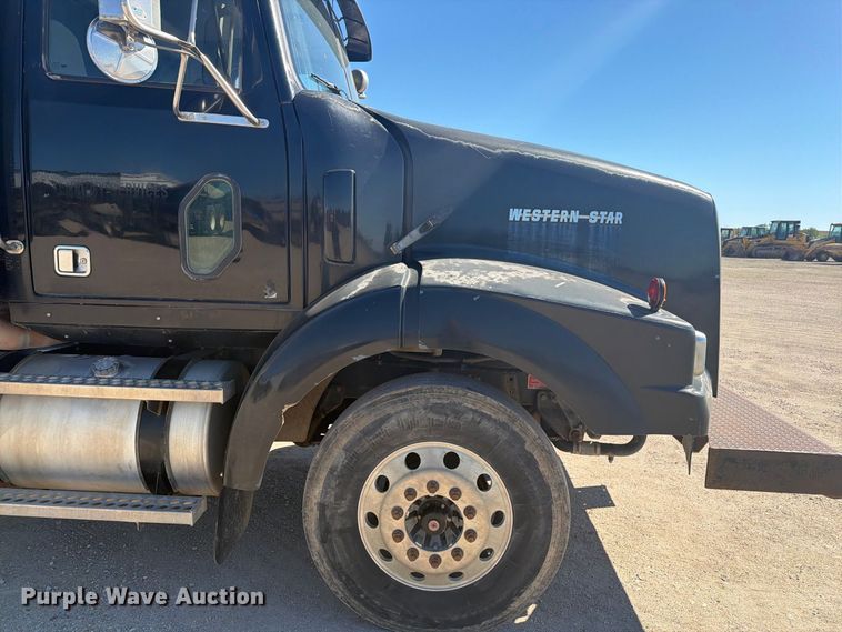 image for item EI7770 2007 Western Star 4900SA semi truck