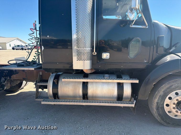 image for item EI7770 2007 Western Star 4900SA semi truck