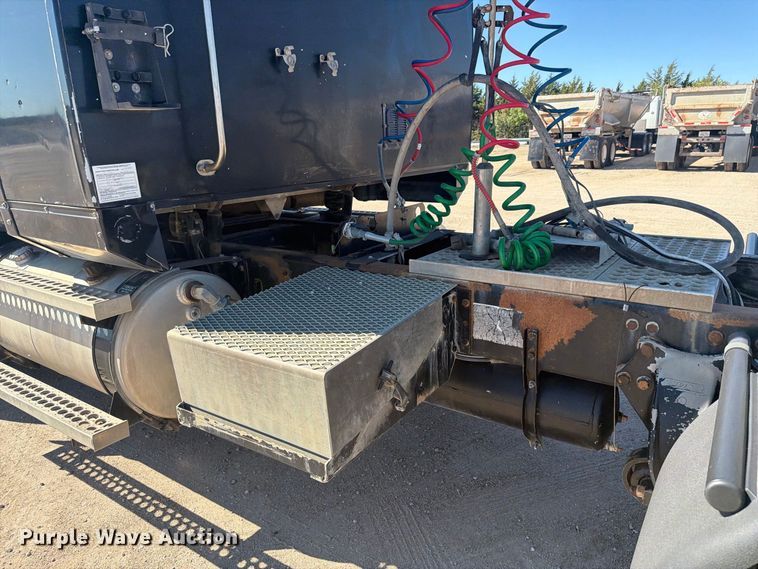 image for item EI7770 2007 Western Star 4900SA semi truck