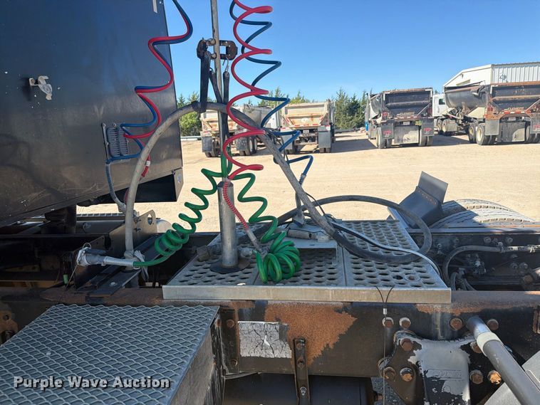 image for item EI7770 2007 Western Star 4900SA semi truck