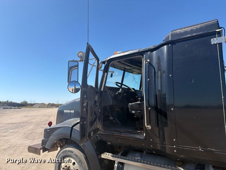 image for item EI7770 2007 Western Star 4900SA semi truck