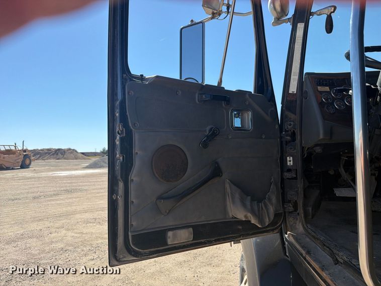 image for item EI7770 2007 Western Star 4900SA semi truck