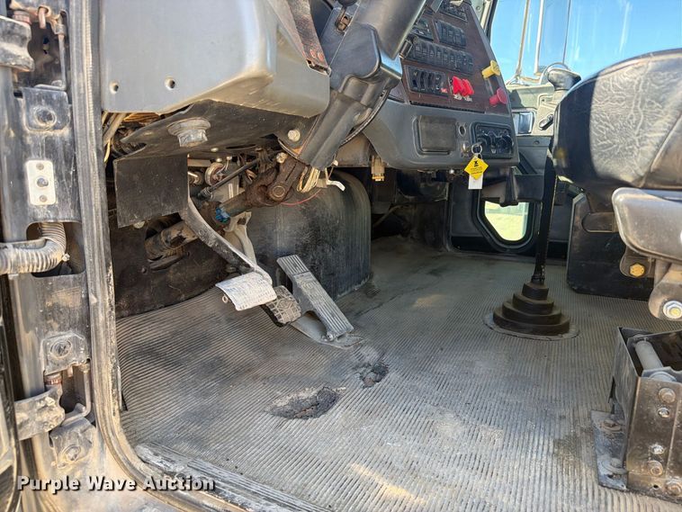 image for item EI7770 2007 Western Star 4900SA semi truck