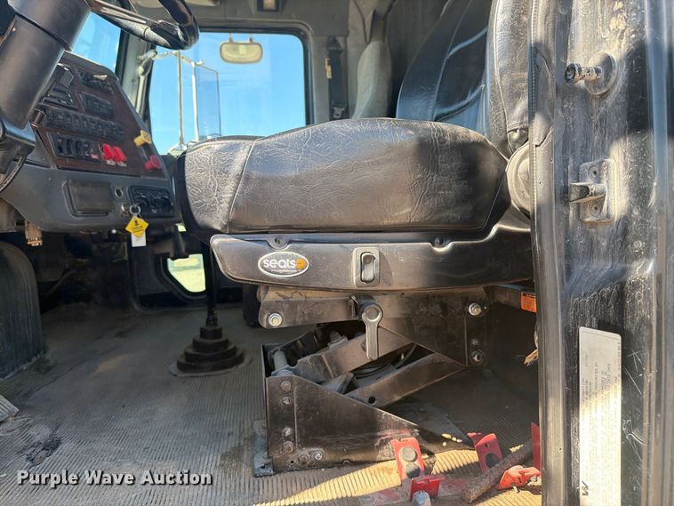 image for item EI7770 2007 Western Star 4900SA semi truck