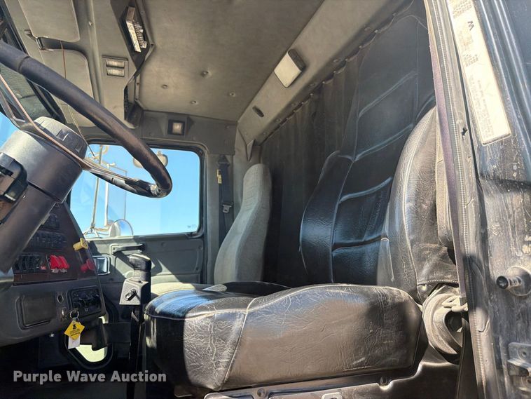 image for item EI7770 2007 Western Star 4900SA semi truck