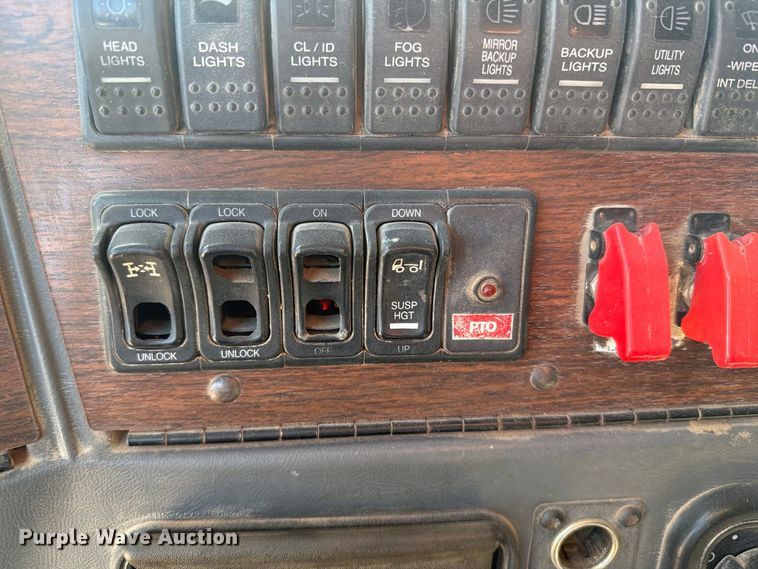 image for item EI7770 2007 Western Star 4900SA semi truck